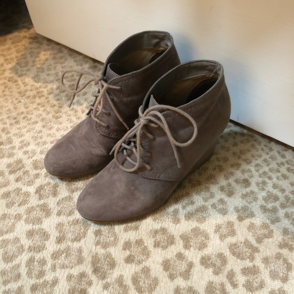 SUEDE WEDGES